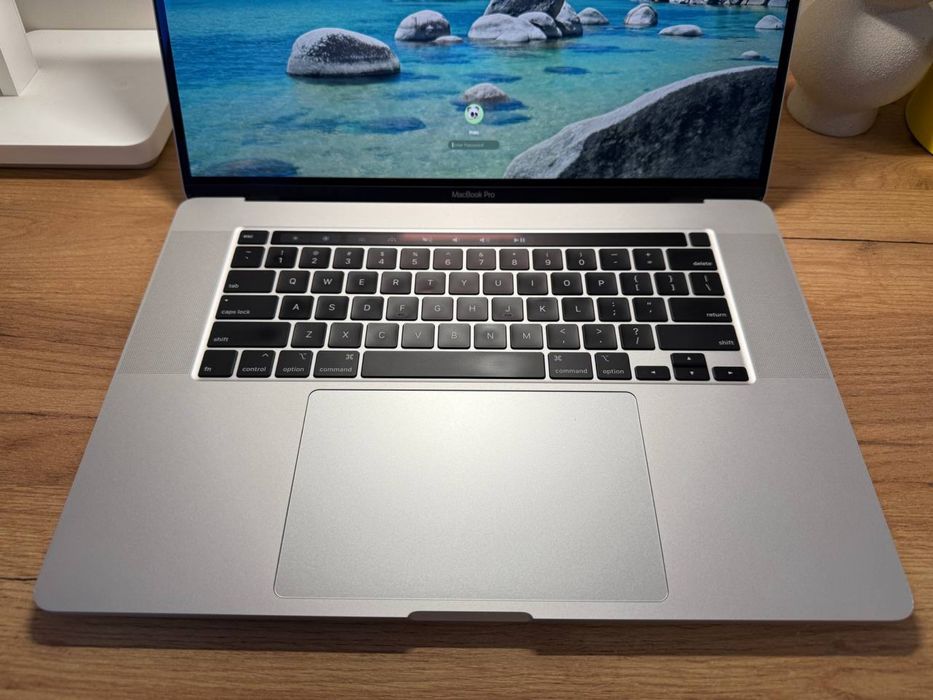 MacBook Pro 16’ 2019 Intel i9 16Gb 512Gb Silver 89%