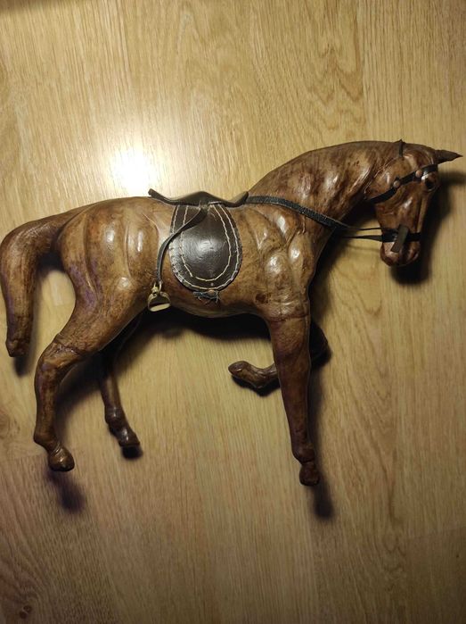 skurzana figurka konia vintage