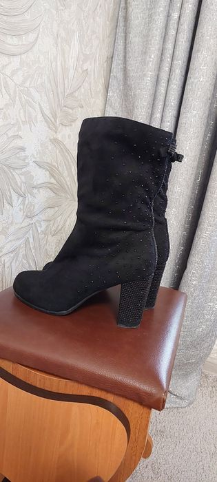 Замшевые ботинки