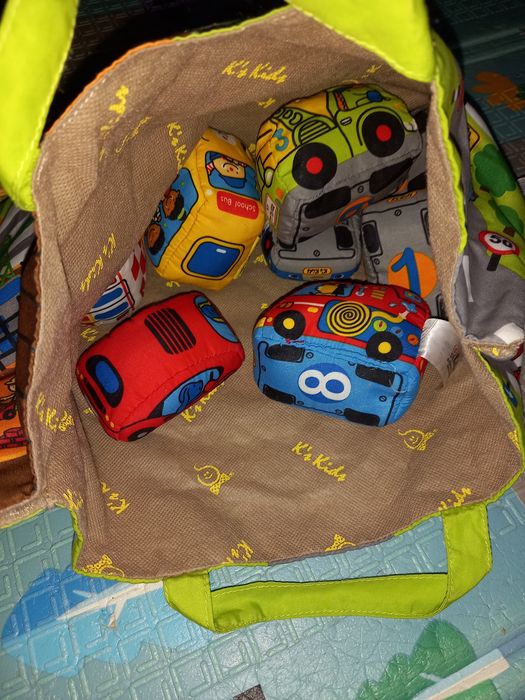 K's Kids Mata z samochodzikami sensorycznymi