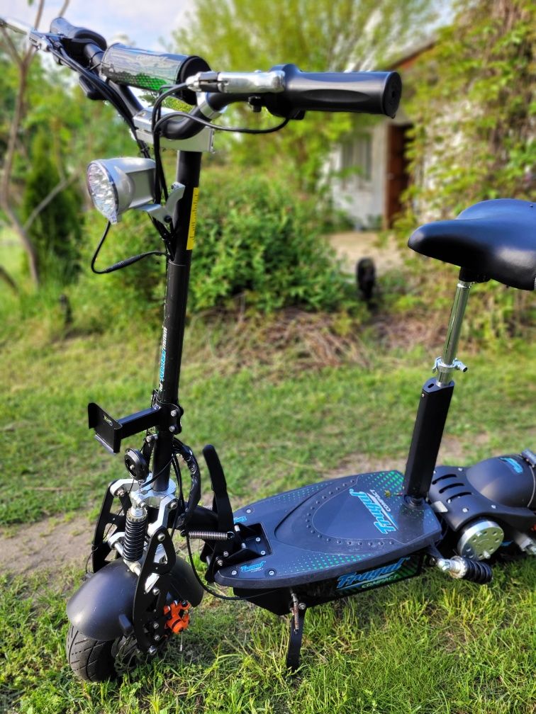 Hulajnoga Frugal Compact +, z siedziskiem, nieużywana