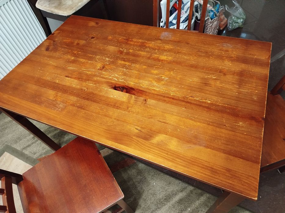 Stół kuchenny z krzesłami