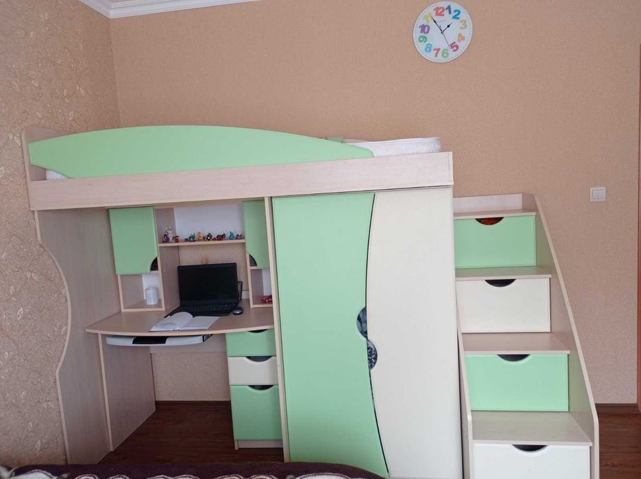 Дитяче двоярусне ліжко