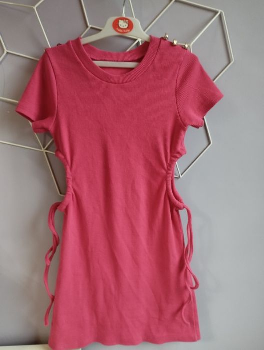 Sukienka z wycięciami