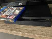 Konsola PlayStation 4