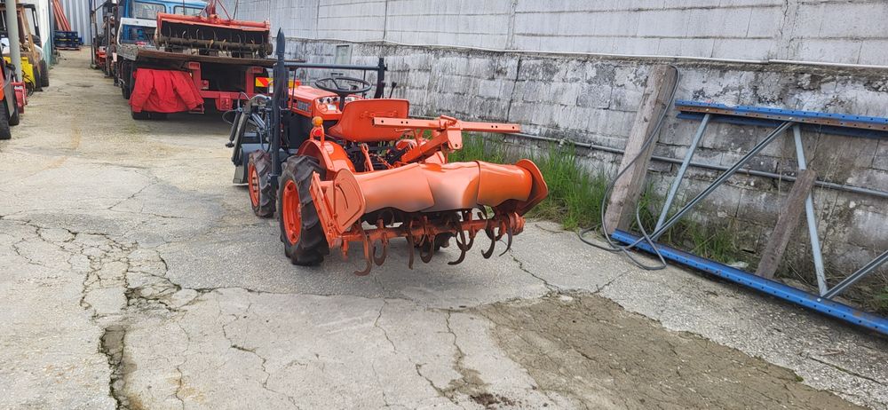 Tratror kubota b 6001 com carregador frontal
