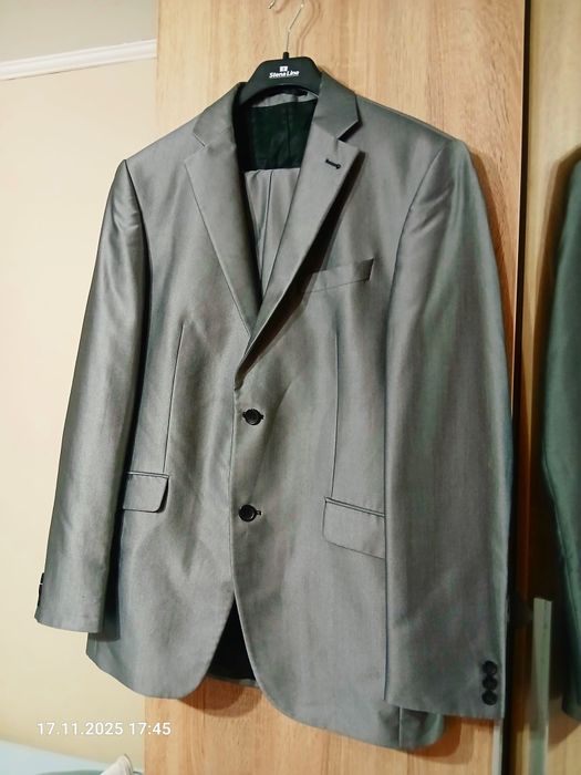 Męski garnitur koloru srebnego rozmiar L