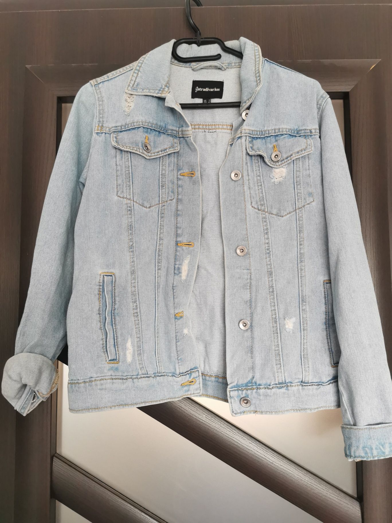 Kurtka jeansowa katana Stradivarius S haft print