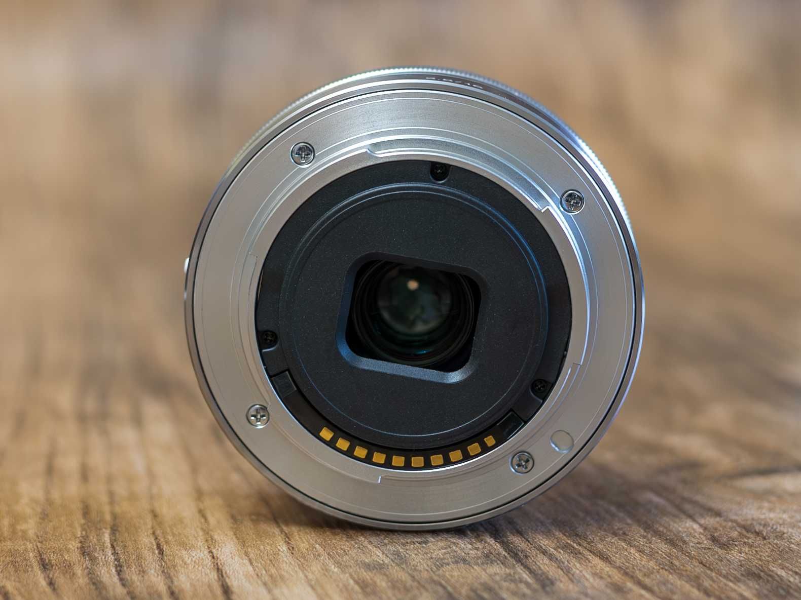 SONY E 16mm f/2.8 з блендою та фільтром . E-mount . Оригінал . ГАРНИЙ