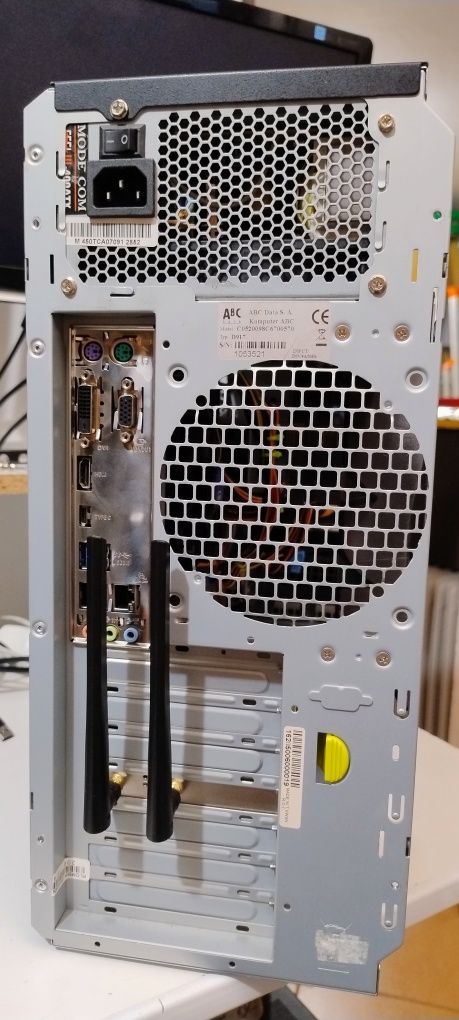 Komputer  i3-6100 / 8GB / SSD + HDD