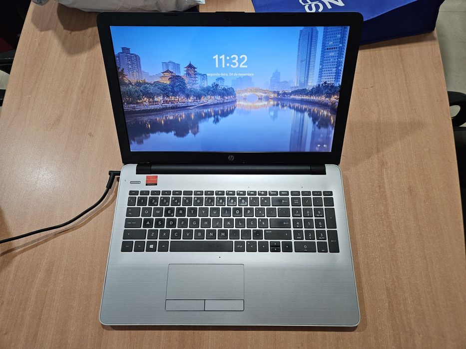 Portátil HP i5 + Radeon