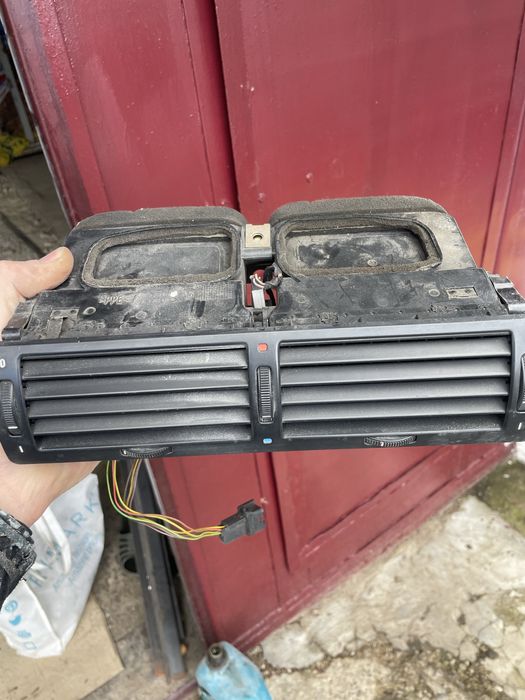 Центальный воздуховод печки Bmw E38