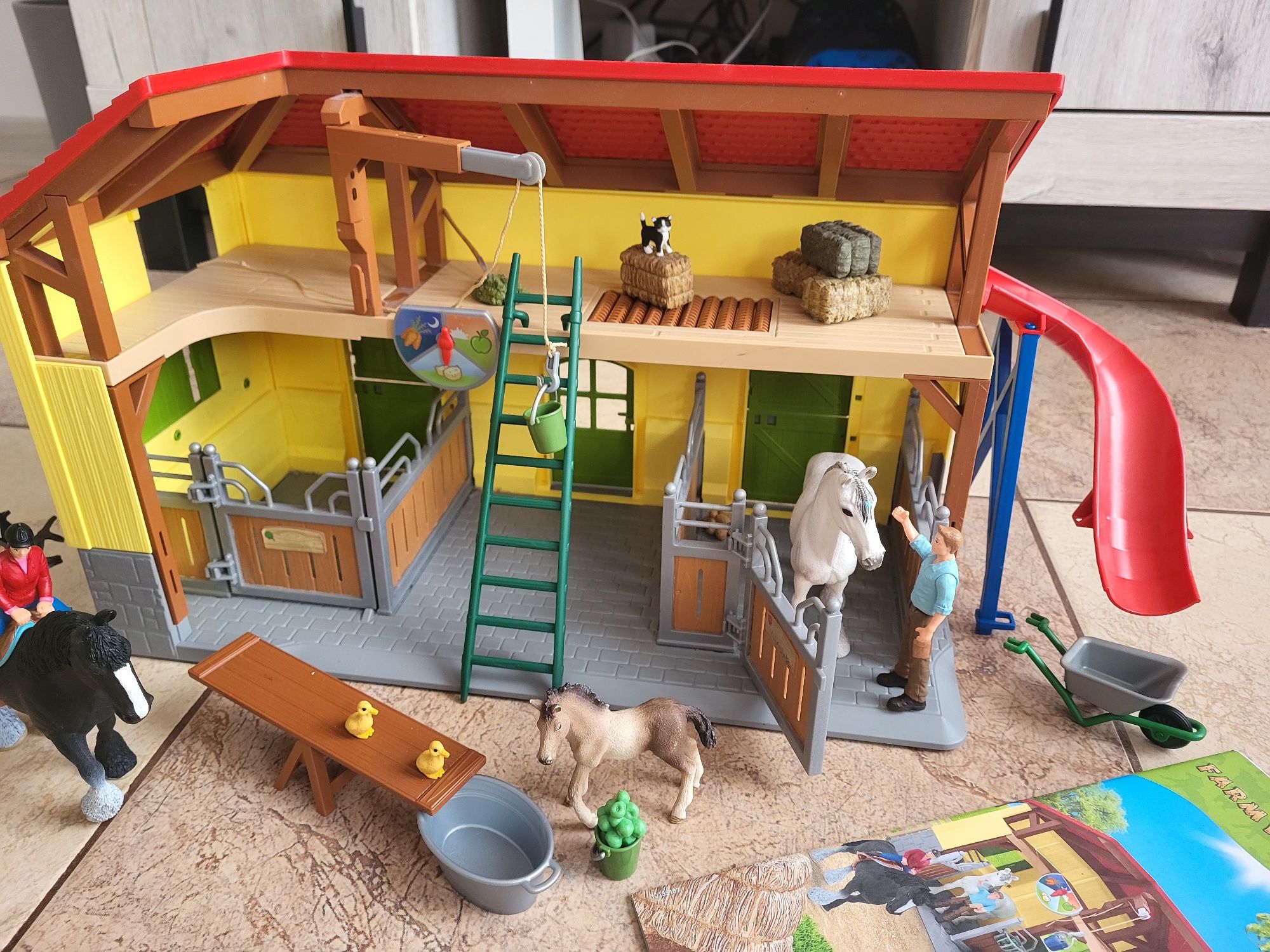 Schleich dom stajnia