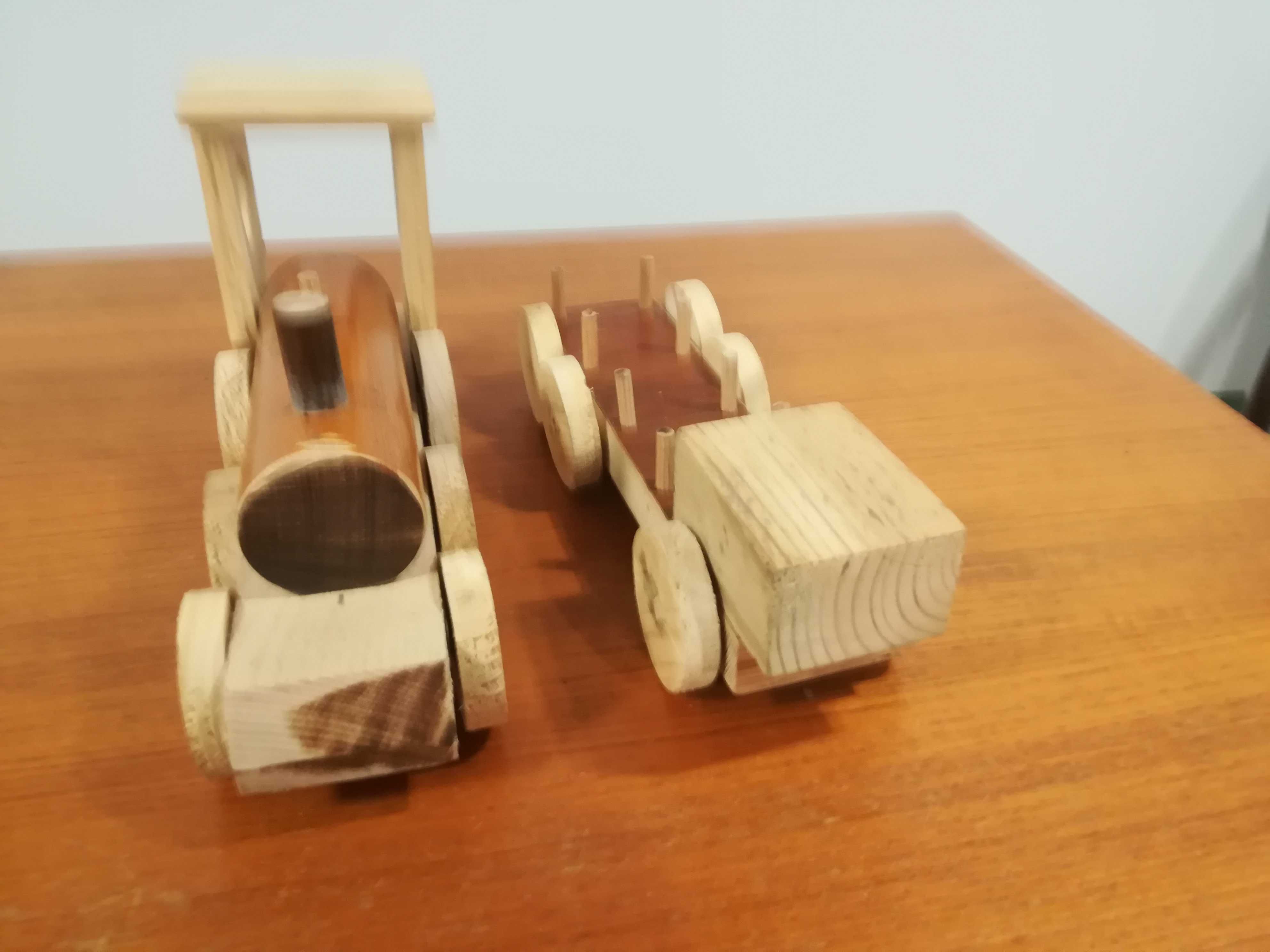 Drewniany pociąg, zabawka z wagonem rękodzieło