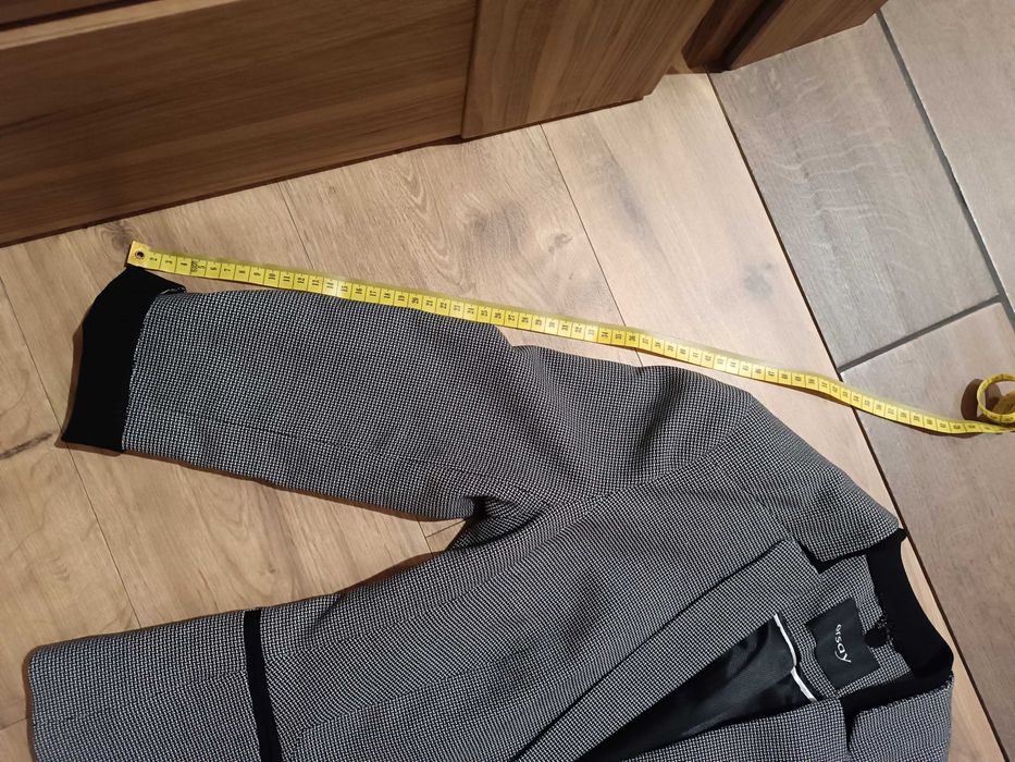 Elegancki komplet spódnica i marynarka roz.36