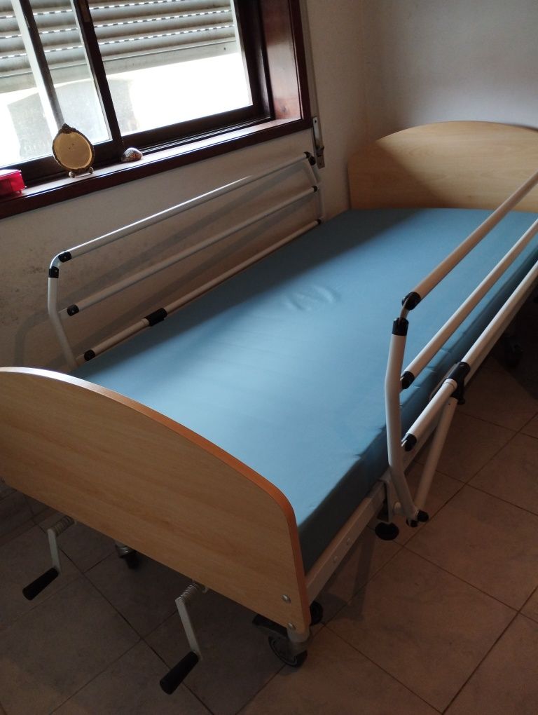 Cama articulada +cadeira rodas