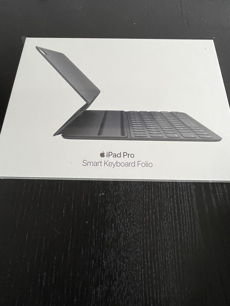 Vendo capa com teclado para iPad Pro 11’’ NOVA