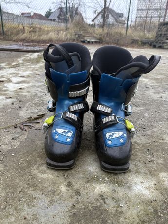 Buty narciarskie dziecięce regulowane