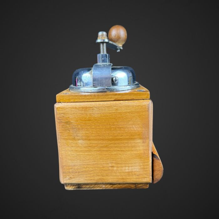 Ręczny drewniany młynek do kawy styl vintage B51/073101