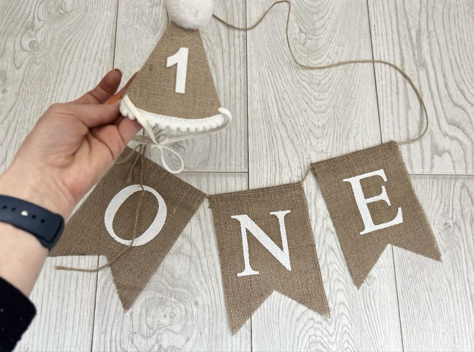 Декор на 1 рік, ковпак і розтяжка ONE