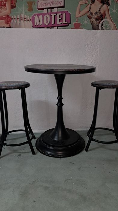 Mesa e bancos vintage