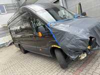 Ford transit z uszkodzonym silnikiem