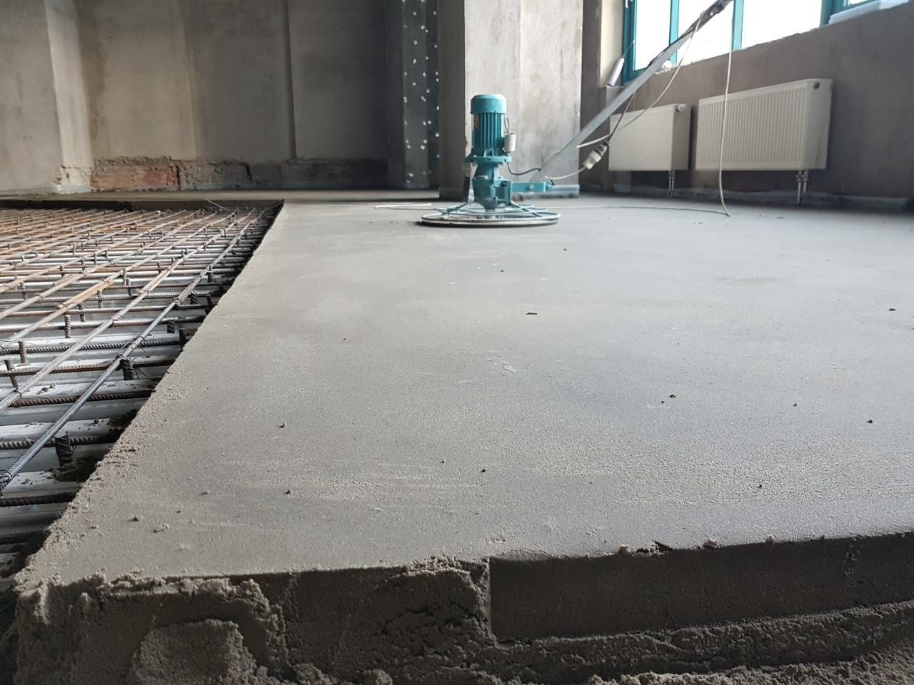 Стяжка бетонна,по теплі підлозі, машинна