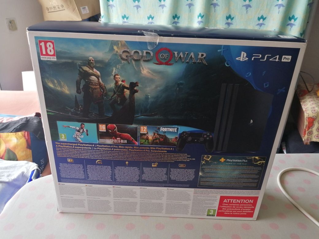 Caixa playstation 4 pro