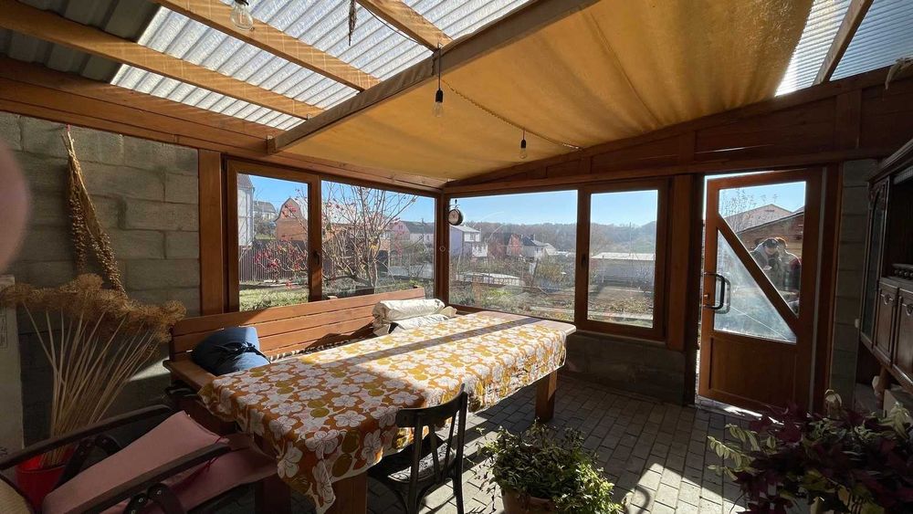 Продається будинок з ділянкою,банею. Зручна локація.