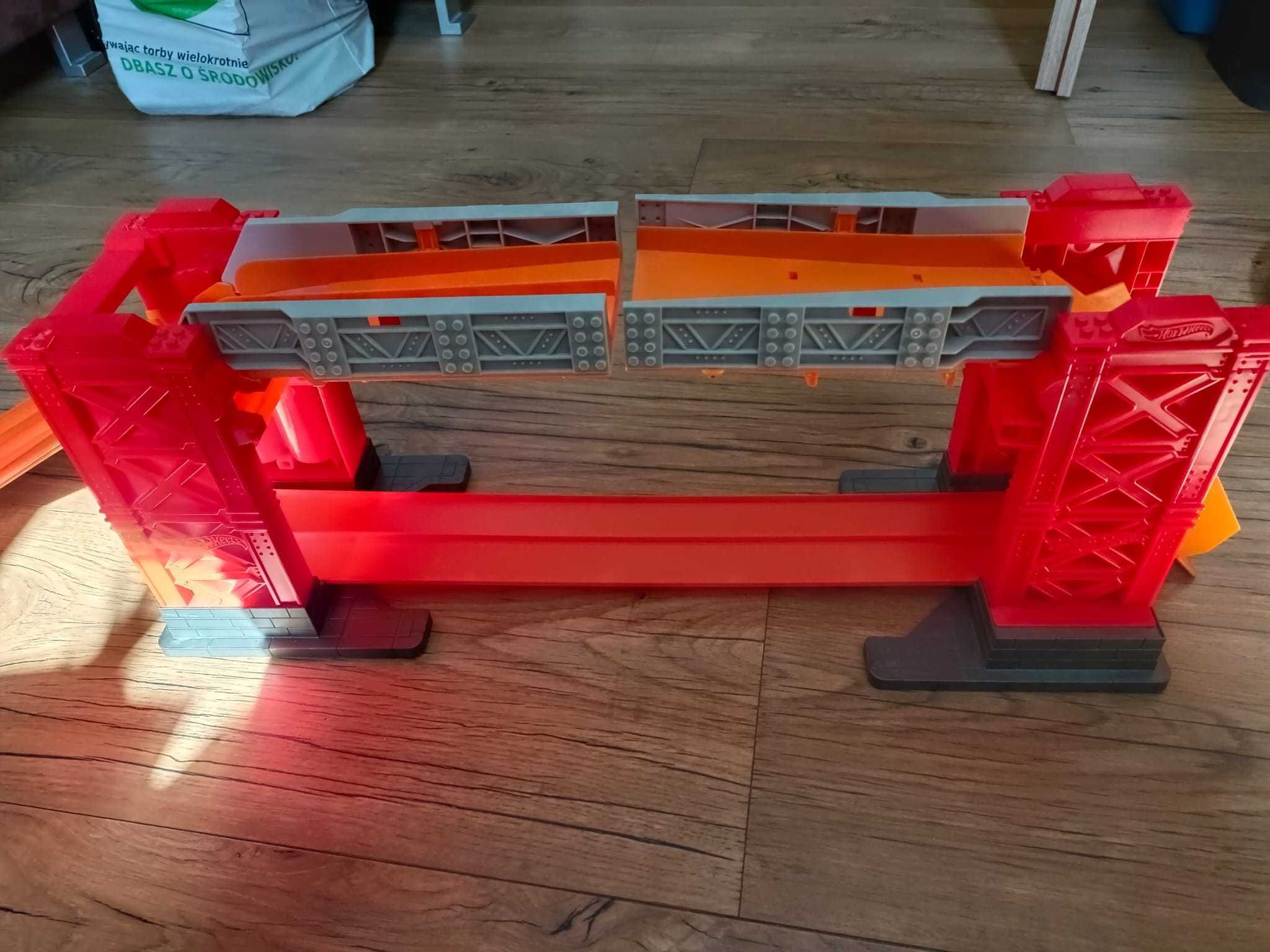 Tor Hot Wheels opadajacy most,  DWW97 Track Builder Mattel