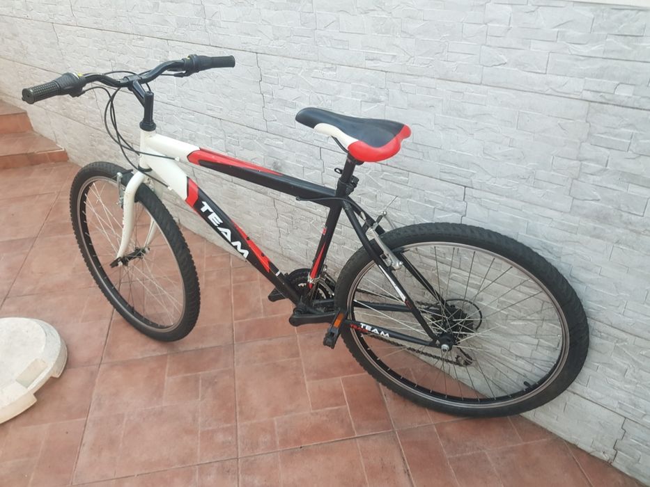 Bicicleta de adulto roda 26 nada a fazer pronta a rolar pneus novos