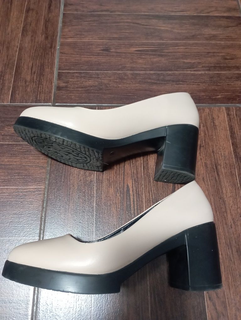 Buty na obcasie 36