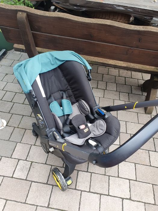 Fotelik na kółkach doona plus baza isofix