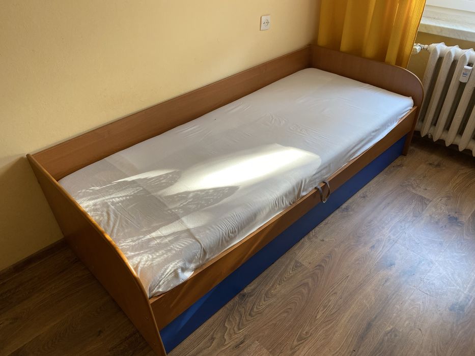 Łóżko jednoosobowe z materacem