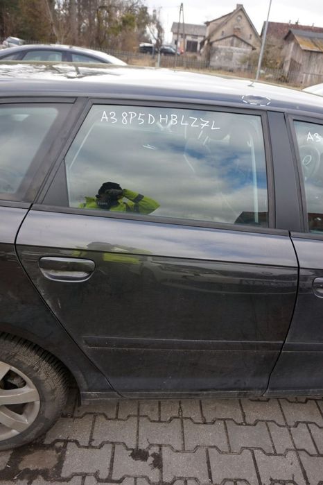 DRZWI TYLNE PRAWE A3 8P 5D HB LZ7L  SZARY AUDI 2003-2008