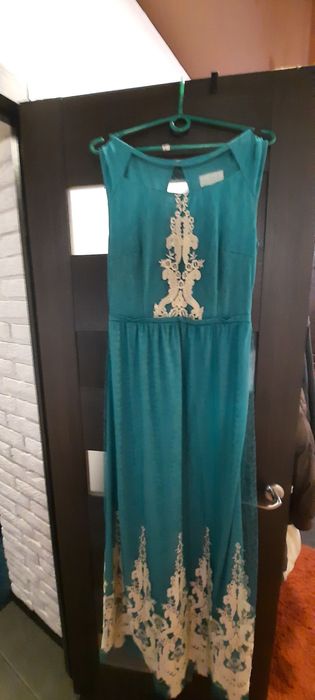 Розвантажую шафу,Сукні,розмір  48(XL)продаю пакетом