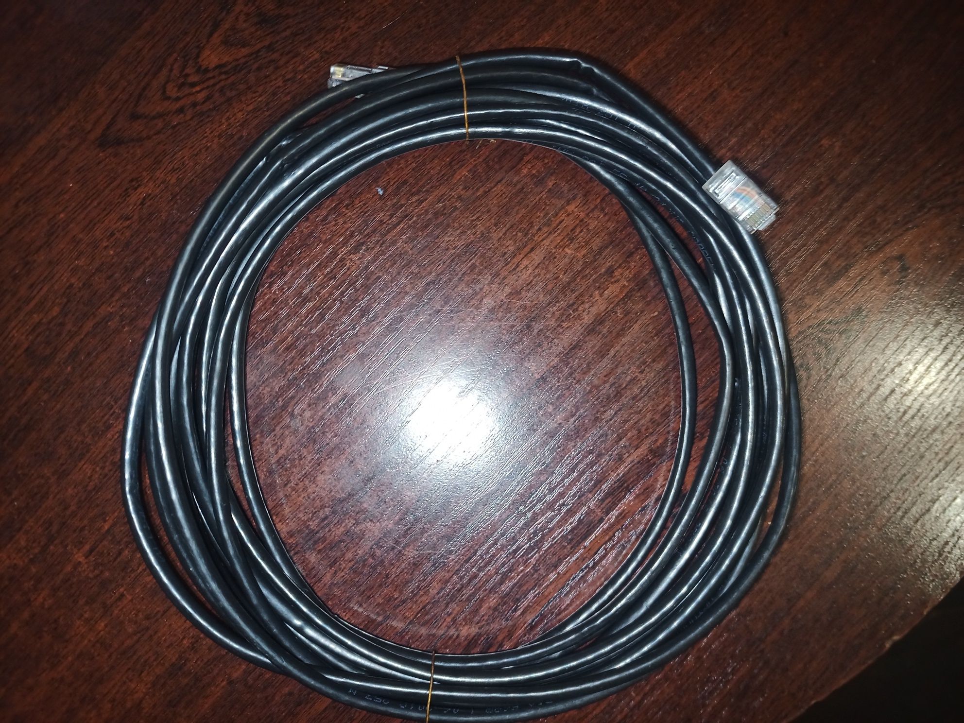 Інтернеткабель (віта пара)  rj45. Довжина різна.