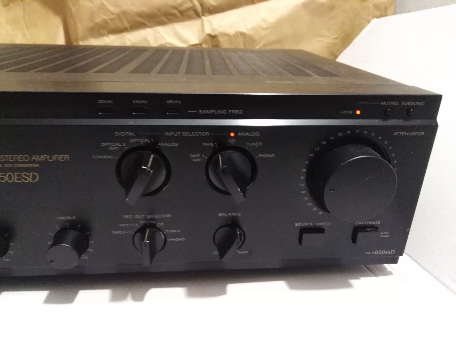 Интегральный усилитель SONY TA-F 650 ESD.