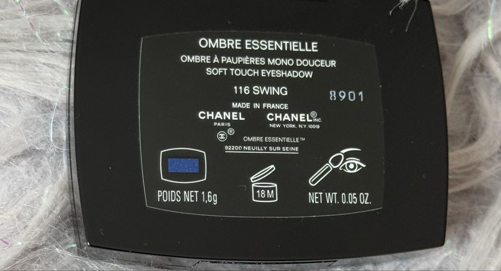 CHANEL granatowy cień do powiek z drobinkami