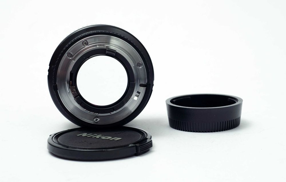 Nikon 85mm f/1.8 AFD