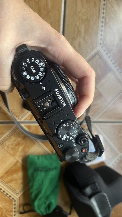 Fujifilm XM5 z obiektywem XC15-45 mm F3.5-5.6 OIS PZ i akcesoria