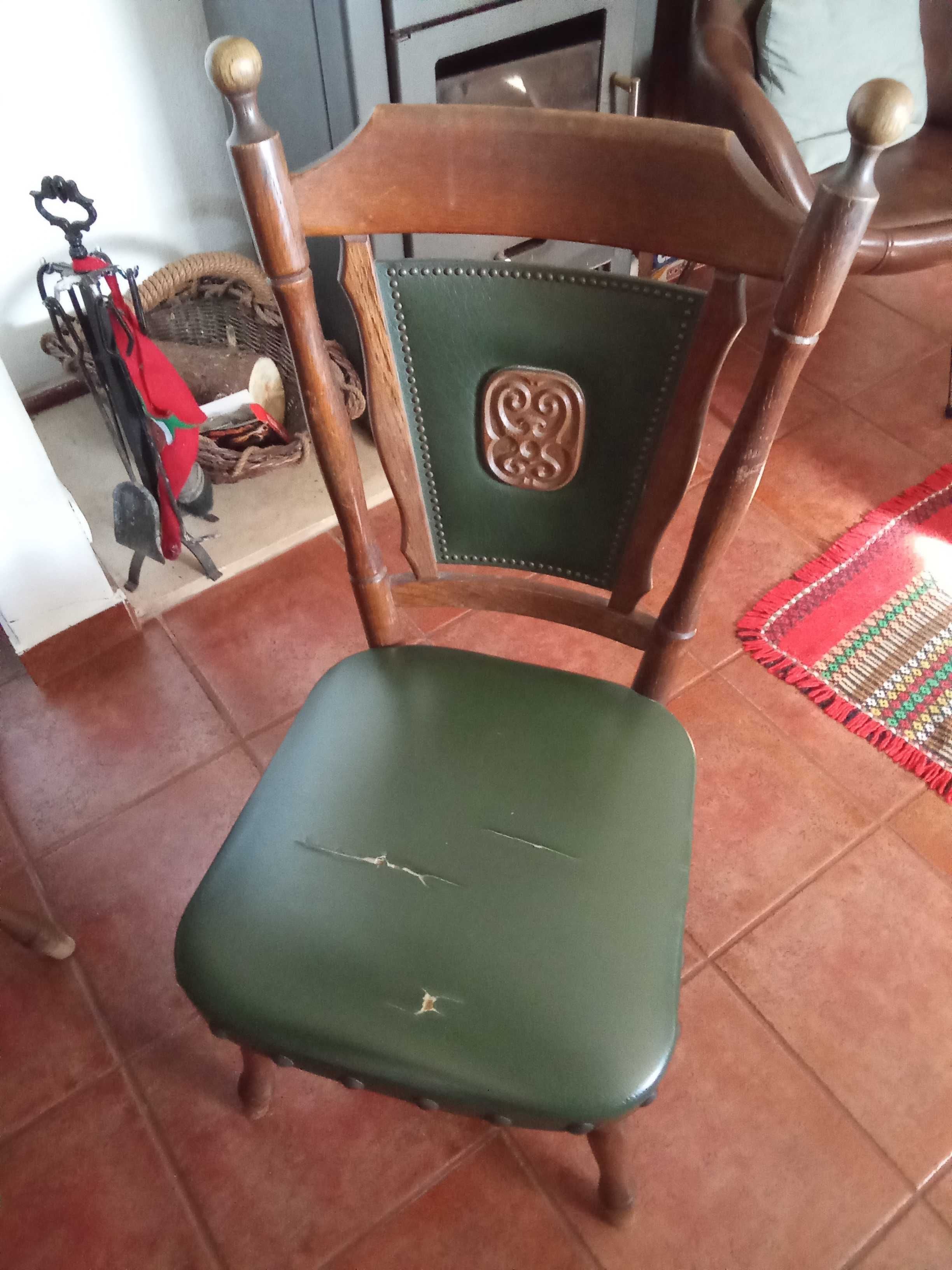 Mesa de jantar com 4 cadeiras