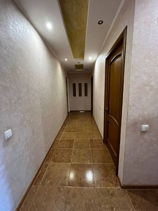 Продаж З кімнатной квартири 5 мрк.Зарічний