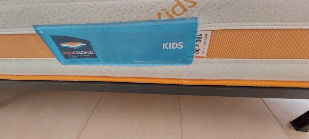 Estrado de cama com pés, 190x90 com colchão