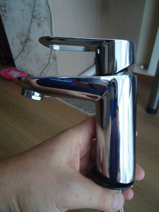 Смеситель для умывальника "Grohe", состояние новое, очень дёшево.