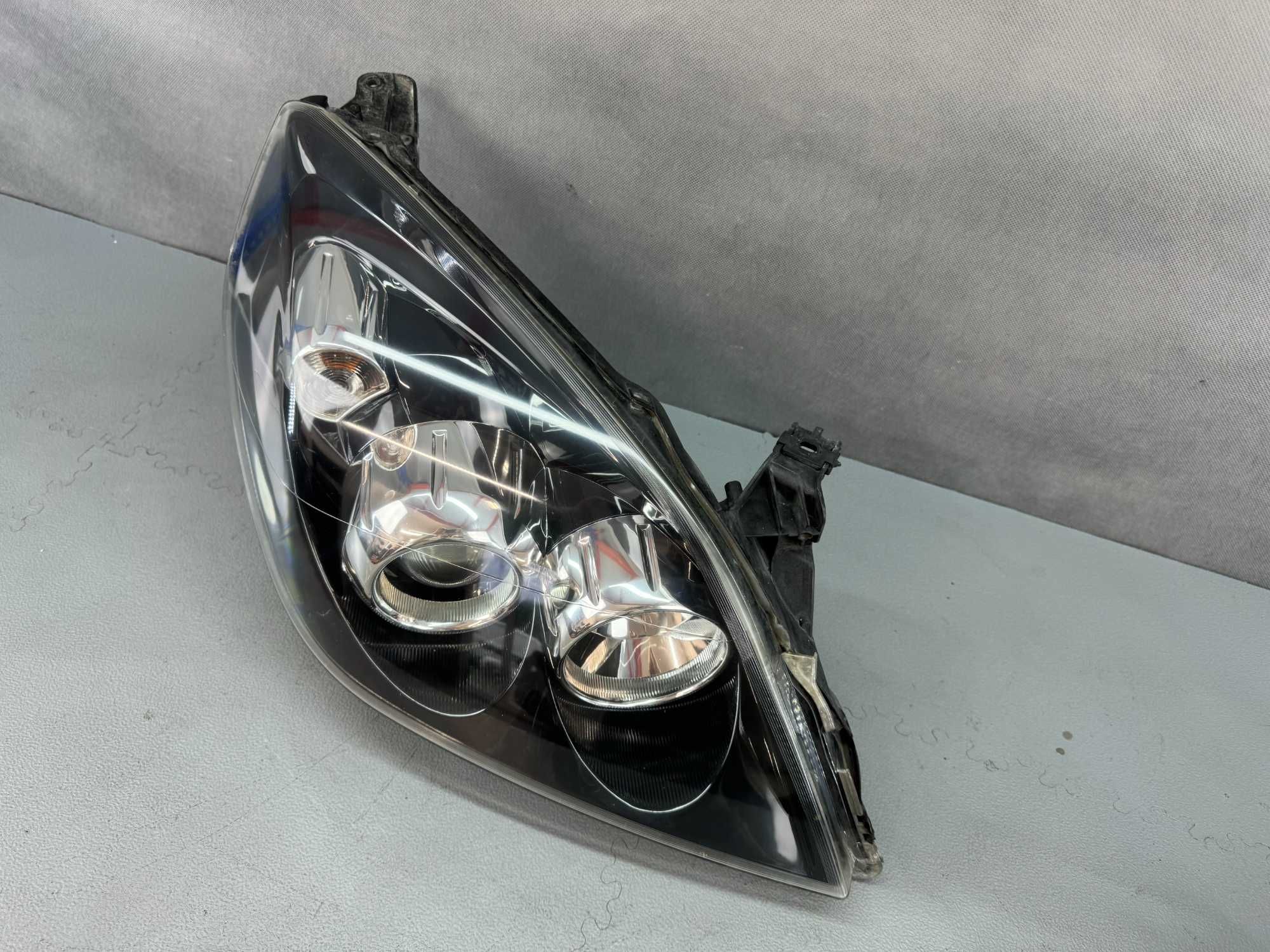 Opel Vectra C Lift FL / Signum Lampa Przód Prawa Czarny Środek Europa