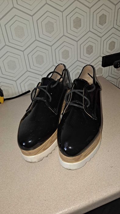 Buty lekkie na platformie  38