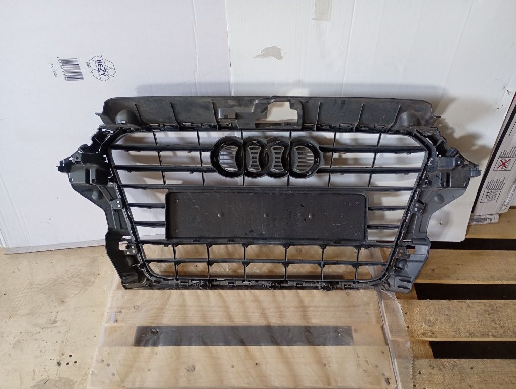 Решётка радиатора Audi A3 8v