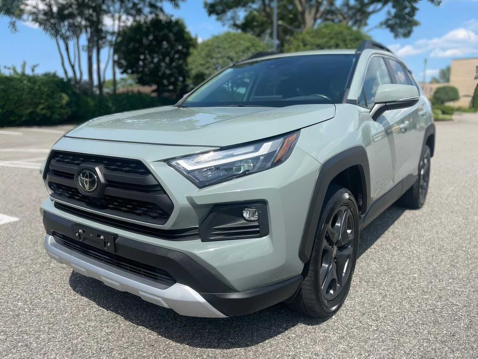 Toyota RAV4      2022