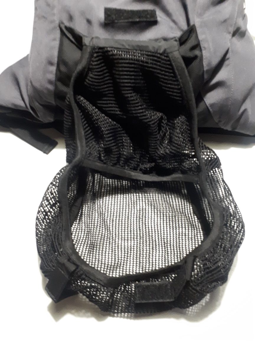 Mochila Eastpak com bolsa para bola  (NOVA)